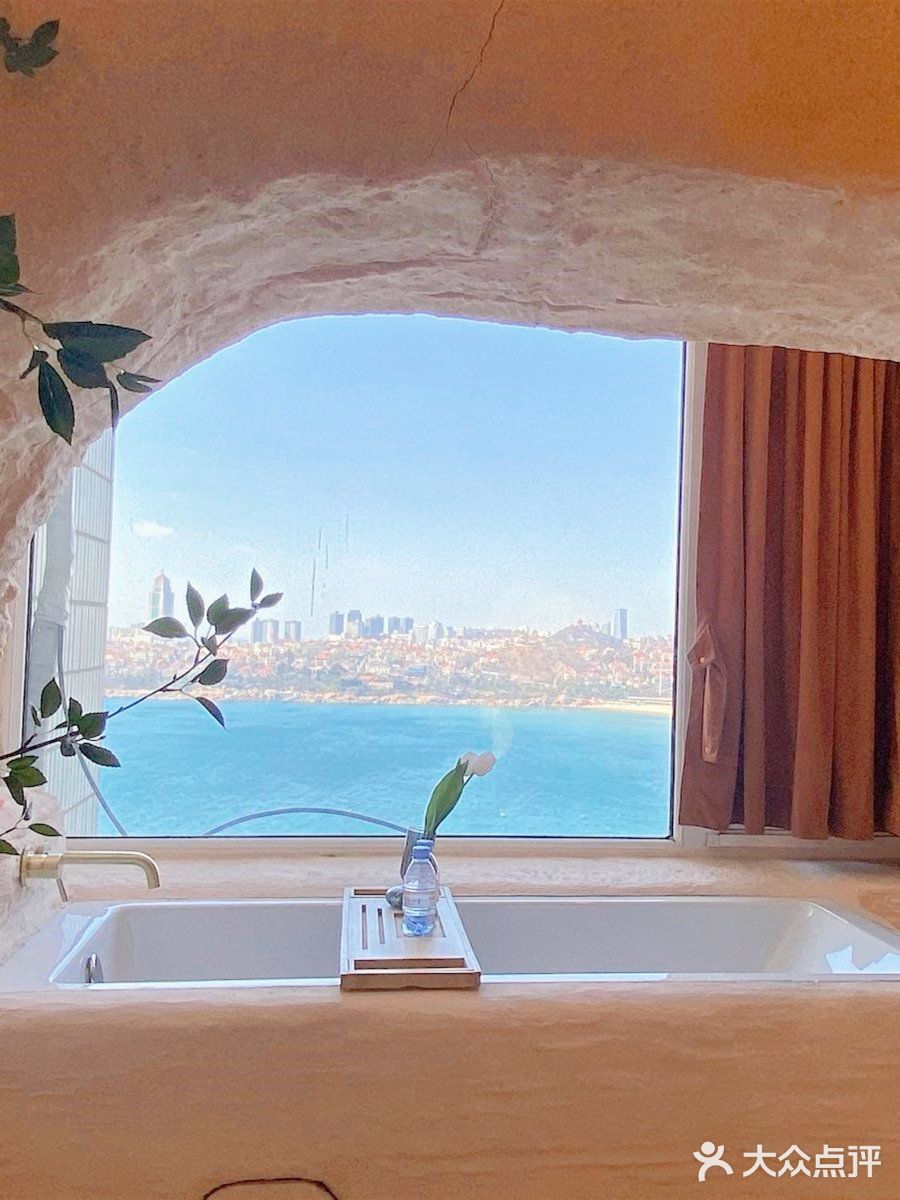 这家青岛洞穴海景民宿太上头‼️ 200块躺看大海