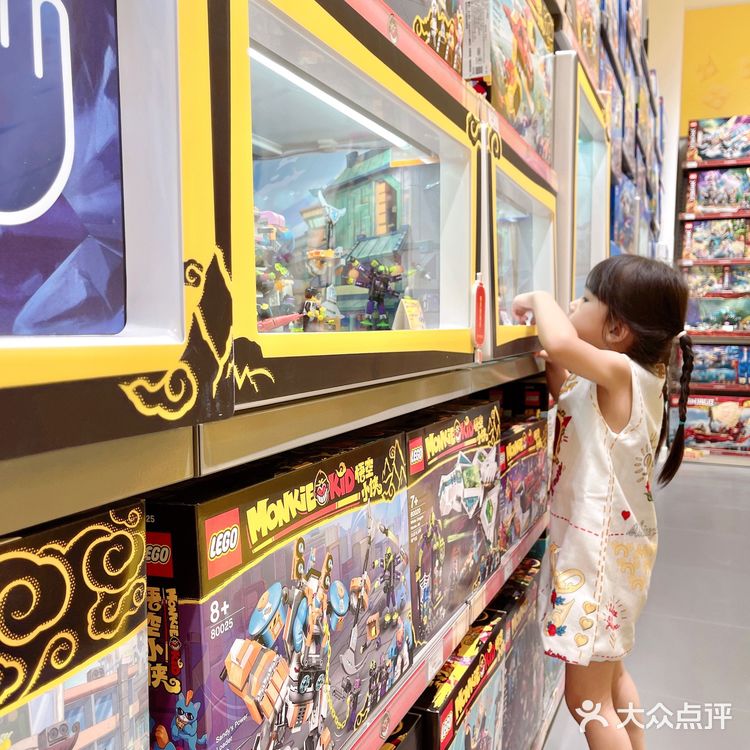 汕头首家乐高积木店空降万象城