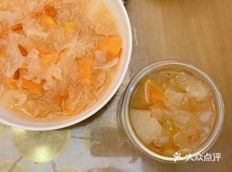 养颜滋阴潤肺 木瓜雪梨炖雪耳