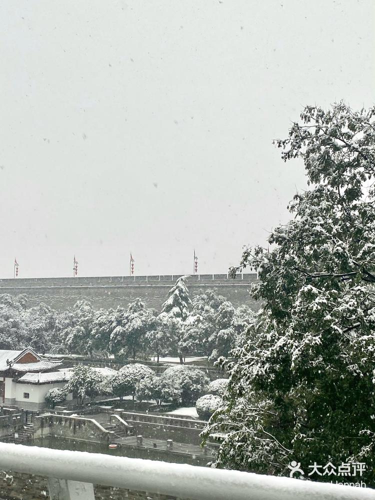 西安钟楼下雪图片图片