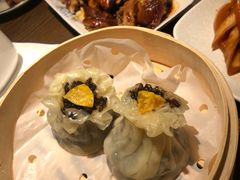 咸蛋黄乌米烧麦-佬泰丰斋· 乌镇茶食餐厅