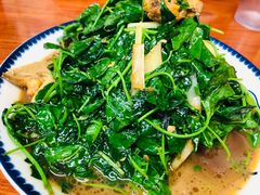 -胡子饮食店