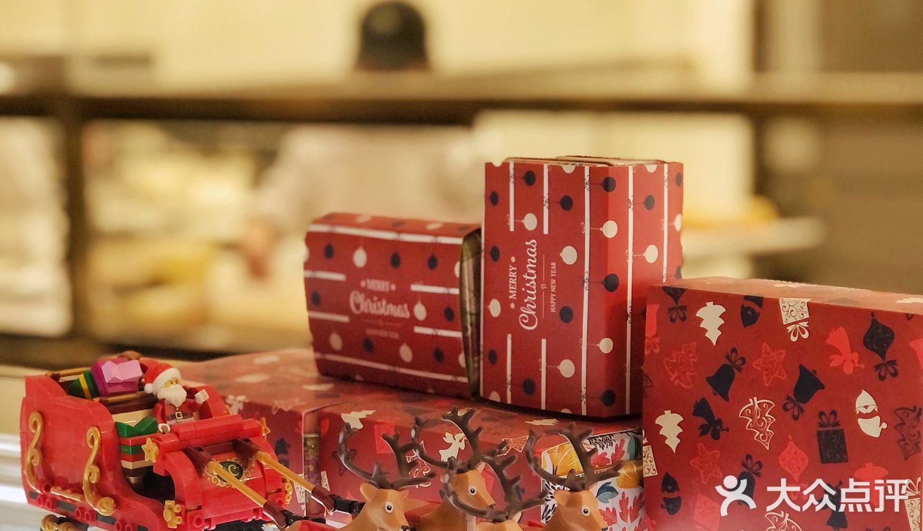圣诞送巧克力已经OUT了，你女朋友抗拒不了的闪电泡芙礼盒
