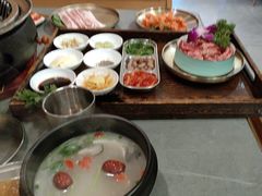 -围炉肉舍•炭烤活鳗•丹东海鲜烤肉(步行街店)