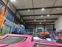 -反弹空间蹦床主题乐园