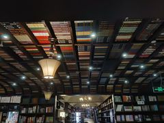 -钟书阁(松江泰晤士小镇店)