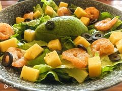 鲜虾牛油果沙拉-普兰达德国餐厅·德式脆皮烤猪肘·自酿啤酒(观唐店)