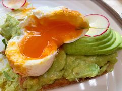 牛油果温泉蛋吐司-O'mills Sourdough Bakery&Bistro(永嘉路店)
