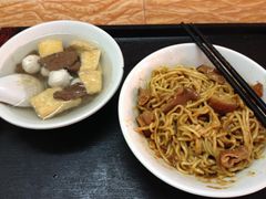 -松树干拌面店