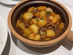 小土豆烧牛腩-鑫小城故事·藕汤·家常菜(台北一路总店)
