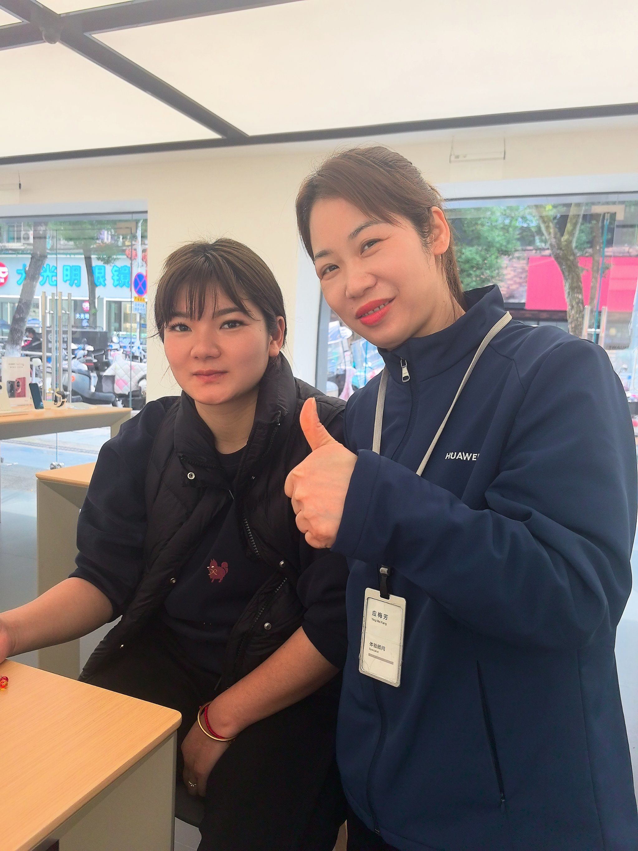 华为手机,购物环境非常好,小姐姐人美