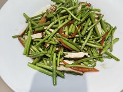 芦蒿炒香干-新东新.融合菜