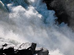 -阿萨巴斯卡瀑布观景点