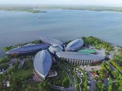 -上海滴水湖皇冠假日酒店