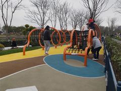 -奕欧来上海购物村停车场