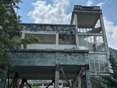 -四川汶川特大地震漩口中学遗址