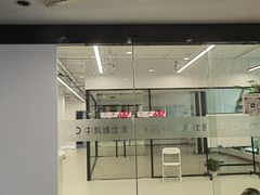 -蓝海豚游泳俱乐部(南京西路店)