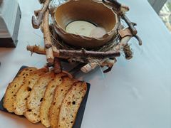 面包片配鹰嘴豆泥-翡翠36餐厅(浦东香格里拉店)