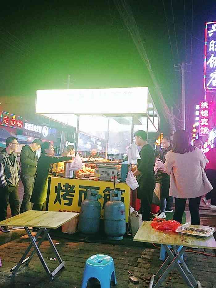 阎良第一家李老大手工烤面筋-"每次路过这里,他家都好多人.