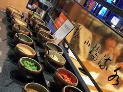 自助调料区-呷哺呷哺(万达新世界店)