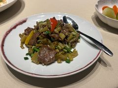 酸芹菜炒安格斯肥牛-皇朝会.经典传统粤菜(外滩店)