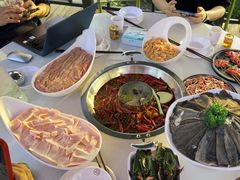 -茅草房·河畔园林火锅