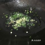 上桌就被消灭的西葫芦炒肉丝～