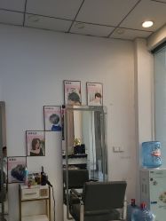 -慕艺造型烫发染发