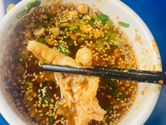 耙鸡脚-牛华周记麻辣烫起源店