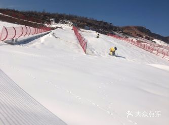 位置在涞源县城附近，交通和方便，紧邻荣乌高速涞源出口