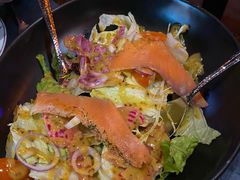 烟熏三文鱼色拉-YUE·6·西式融合餐厅(外滩六号店)