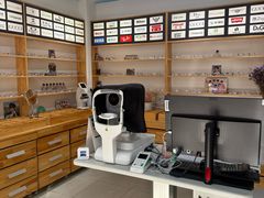 -豪门视光·星趣控·蔡司依视路眼镜代理商(中央大街店)