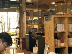 -新华里咖啡书吧(新华书店小寨店)