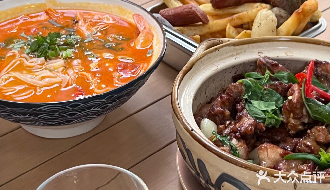 成都氛围露天晚餐