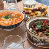 成都氛围露天晚餐