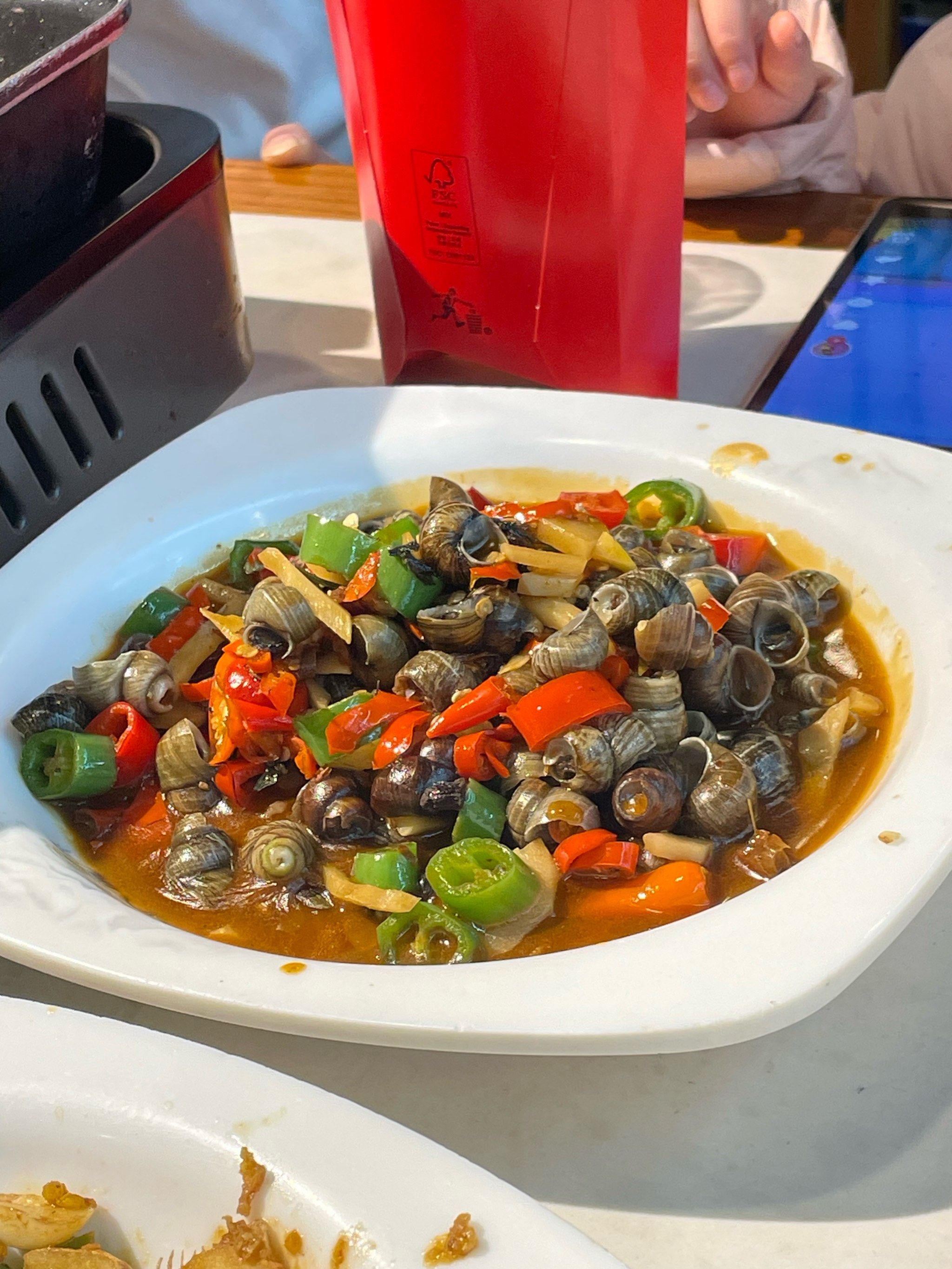 不辣不欢的一顿饭!酸笋炒田螺,味道够足,喜欢