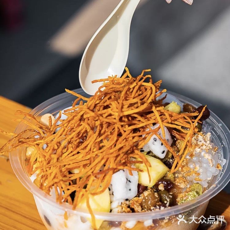  摆了8年的甜汤摊没了，开店了 