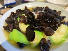 鸡汁丝瓜浸木耳-港丽餐厅(高德置地店)