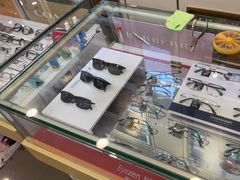 -美式眼镜·授权蔡司.依视路.尼康.豪雅.明月(人民广场店)