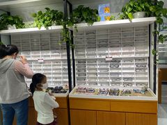-视野联行眼镜•蔡司•依视路(温江店)