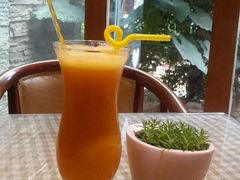 -月亮眼花园餐厅书吧酒吧