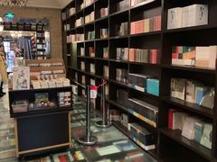 -钟书阁(松江泰晤士小镇店)