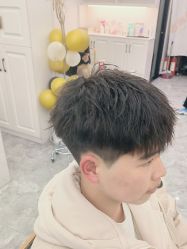 -V8潮牌·接发烫染连锁