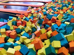 -反弹空间蹦床主题乐园