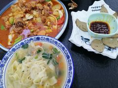 -撒拉人家.酸菜牦牛肉火锅