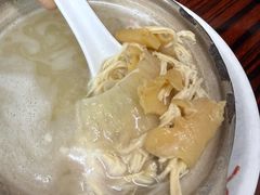 浓汤鸡煲花胶翅-添發碗仔翅美食