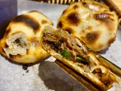 梅干菜鲜肉小烤饼-爬山街·衢州烤饼小卖铺(高新万达店)