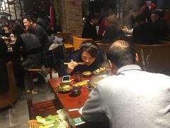 大堂-高兴壹锅·潮汕鲜牛肉火锅(良乡梅花庄店)