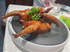 金牌脆皮乳鸽-鲜潮里·粤式大排档