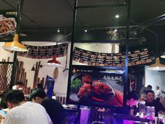 大堂-何师烧烤·香辣蟹·川菜·30年老品牌(太古里旗舰店)